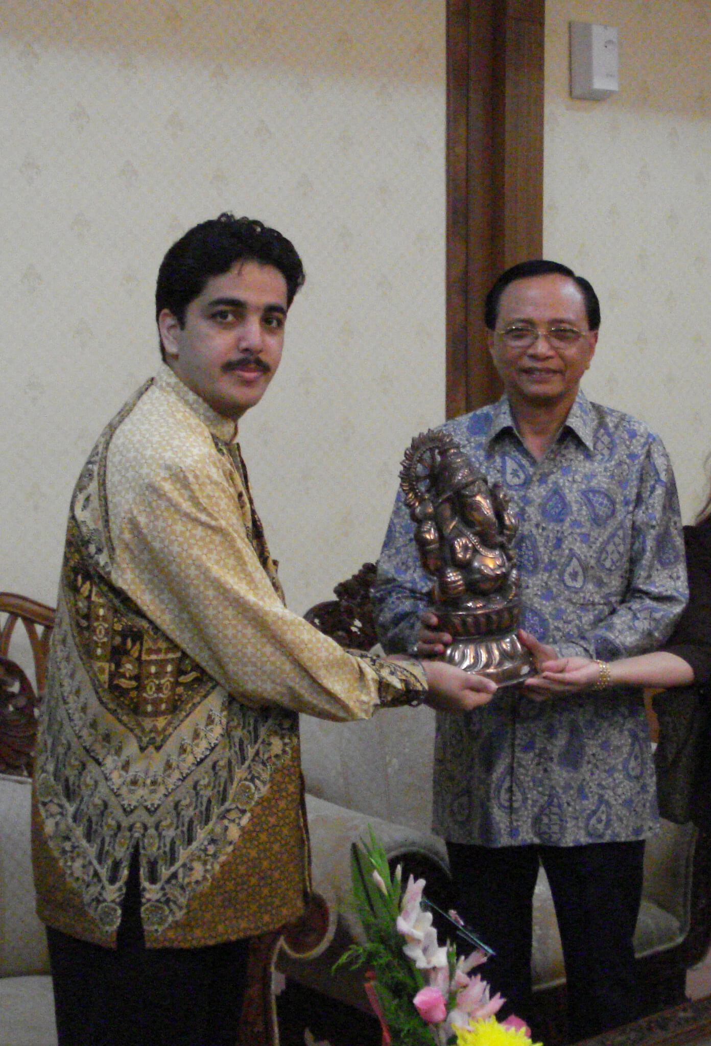 Dewa Beratha, born in Gianyar, Bali, July 12, 1941; age 69 years, was the Governor of Bali in two periods, 1998-2003 and 2003-2008, he joined the Indonesian Democratic Party of Struggle, PDI-P, he was sworn in as governor of the province of Bali, Ida Bagus Oka replace 
                                  